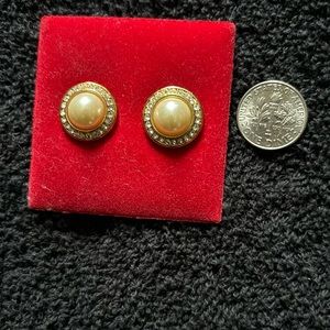 Round pearl with rhinestone earrings